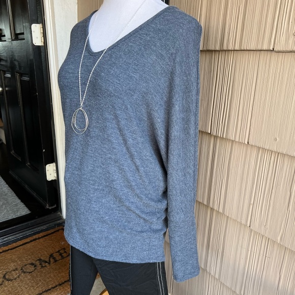 NWT Enti super soft, lightweight denim blue colored fleece vneck - Picture 2 of 3